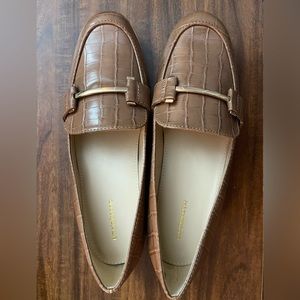 NWOT Liz Claiborne Patent Leather Nudr Loafers Size 7